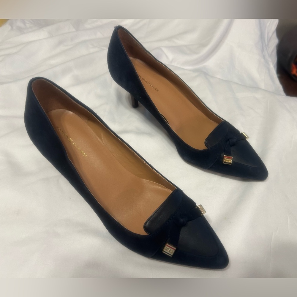 Tommy Hilfiger Blue Suede kitten heels excellent condition, size 9 1/2